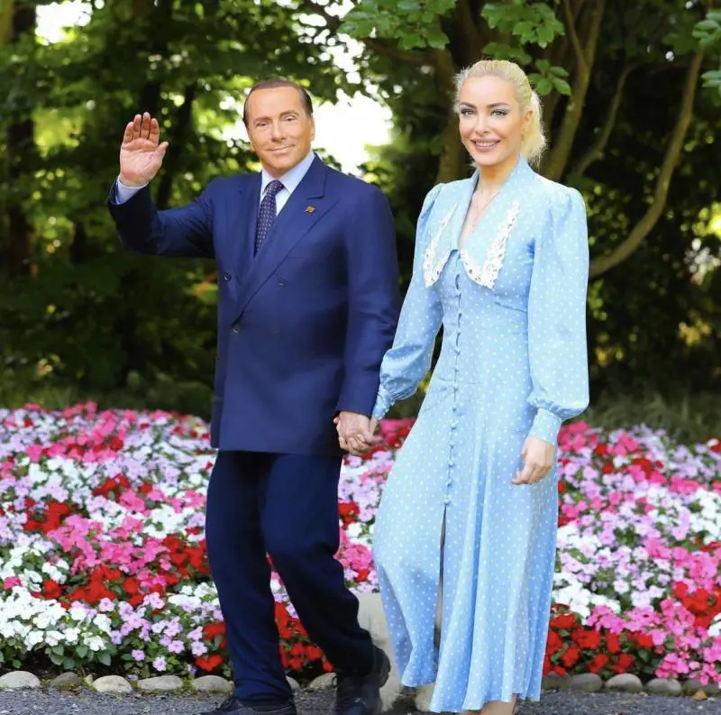 Compleanno di lavoro per il Cavaliere tra appelli agli elettori e gli auguri di Putin
