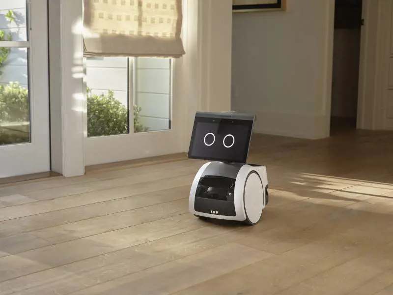 Alexa? Ora ti segue per casa: arriva Astro