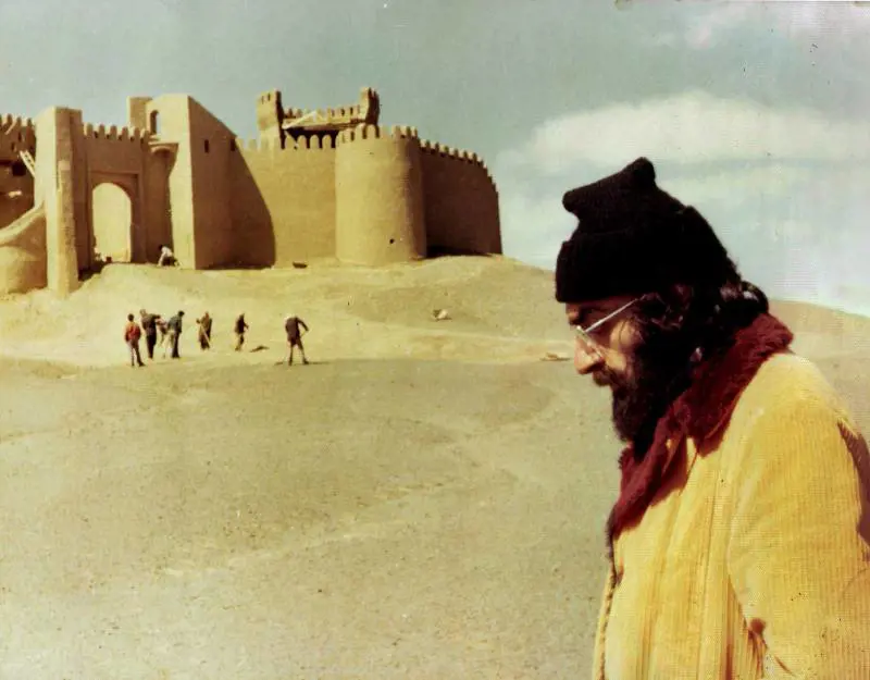 Morte, ritorno e fatalità. Tutti i finali alternativi del "Deserto dei Tartari"