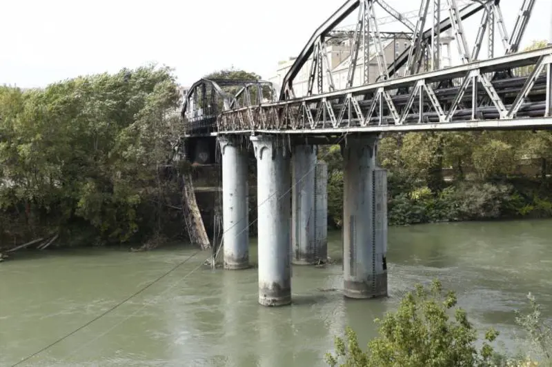 La sorpresa del Papa e l'eccidio delle partigiane. E quella passerella resa celebre anche da Totò