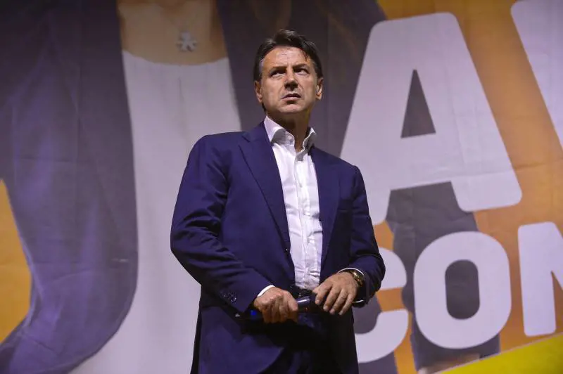 M5s, tutti contro Conte che frena sui ballottaggi. Bruciati 500mila voti