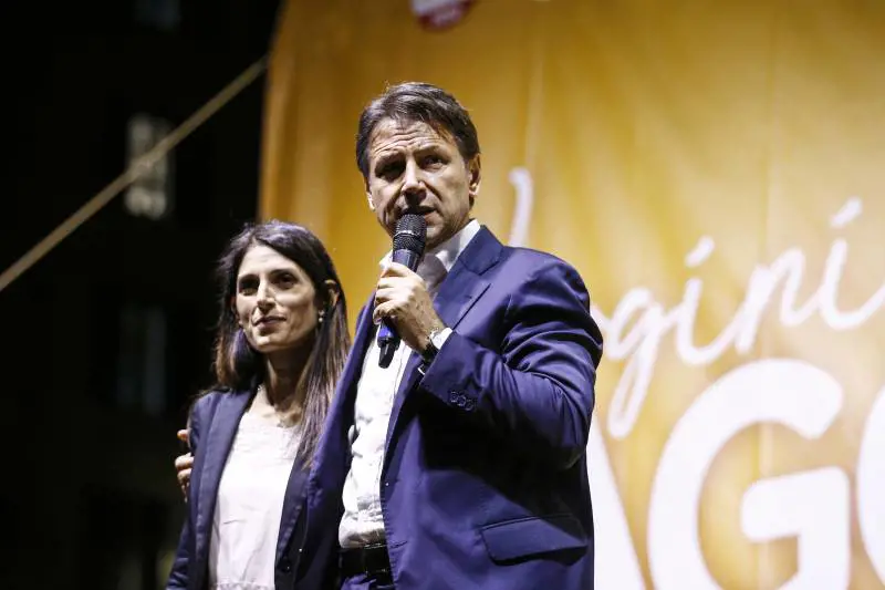 L'ultima tentazione di Grillo: Raggi e Appendino vice