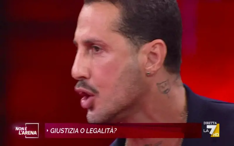 "Sei malato", "Ti odio". Scoppia la rissa tra Telese e Corona