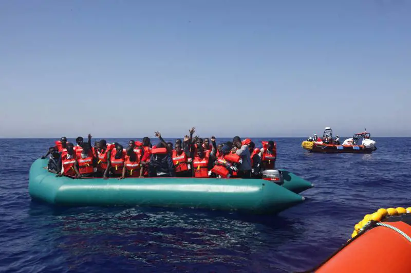 L'orrore degli scafisti: migrante paraplegico abbandonato sugli scogli