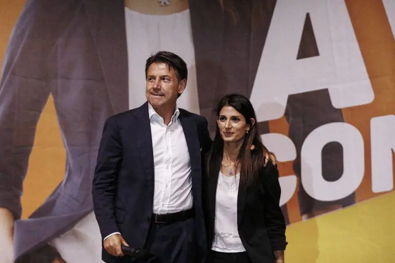 Conte e Raggi in guerra per il seggio di Gualtieri. L'ex sindaca vuole la poltrona come "risarcimento"