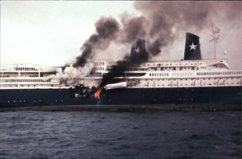 La collisione, il dirottamento, il rogo: il "mistero" sull'Achille Lauro