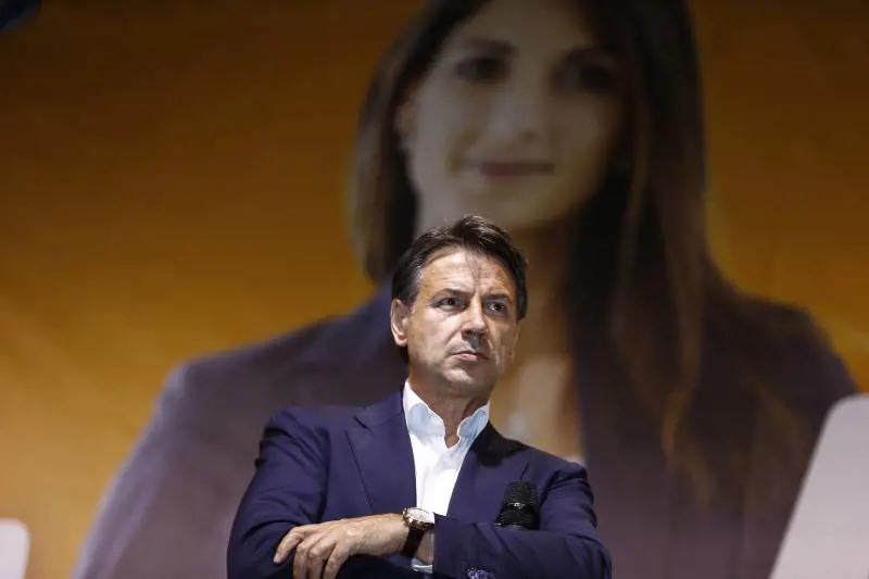 Cinque domande a Conte: sapeva dei soldi dall'estero?