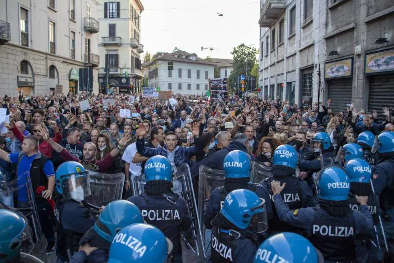 Il doppio filone d'inchiesta contro la piazza no pass