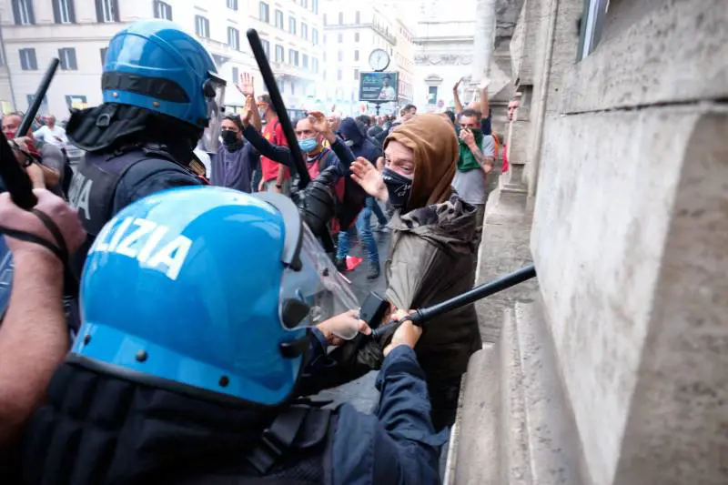 La Fiom: "L'assalto? Anche noi siamo contro il green pass"