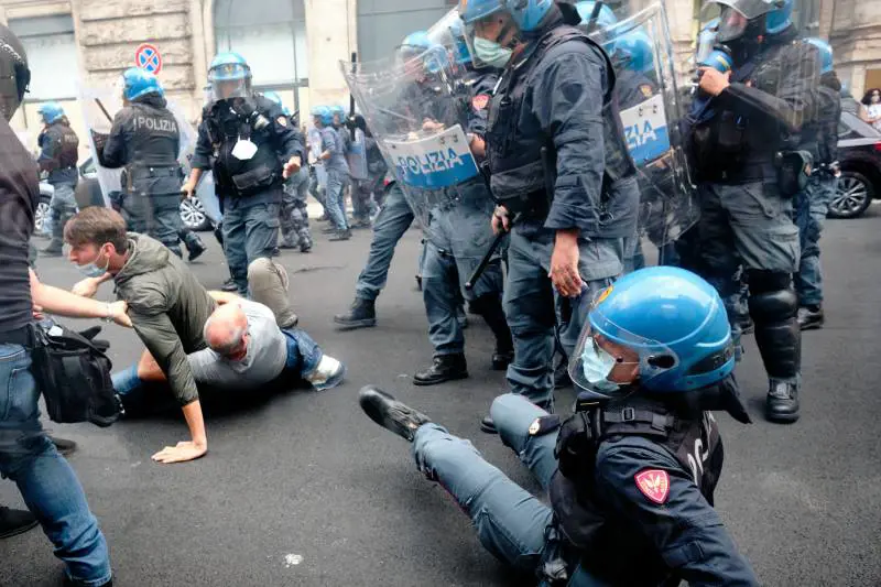 Forza Nuova, ex Nar e il leader di "Io apro": ecco chi c'è dietro la protesta