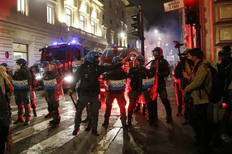 "In piazza con la Cgil", "Non con la sinistra": si riaccende lo scontro 