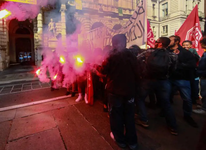 Ecco chi sono i veri violenti: estremisti rossi e anarchici. Lo dice lo studio Ue