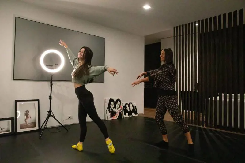 Lo spasso della vita degli influencer in The D’Amelio Show