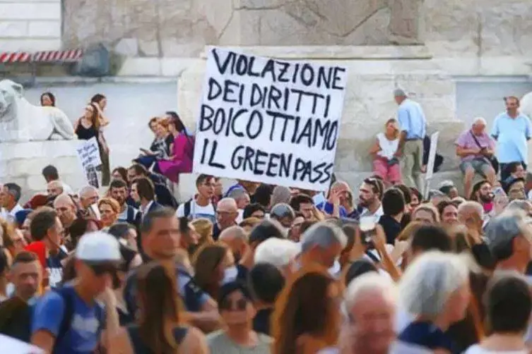 "In pochi secondi mi hanno aggredita così": il racconto del medico vittima dei No pass