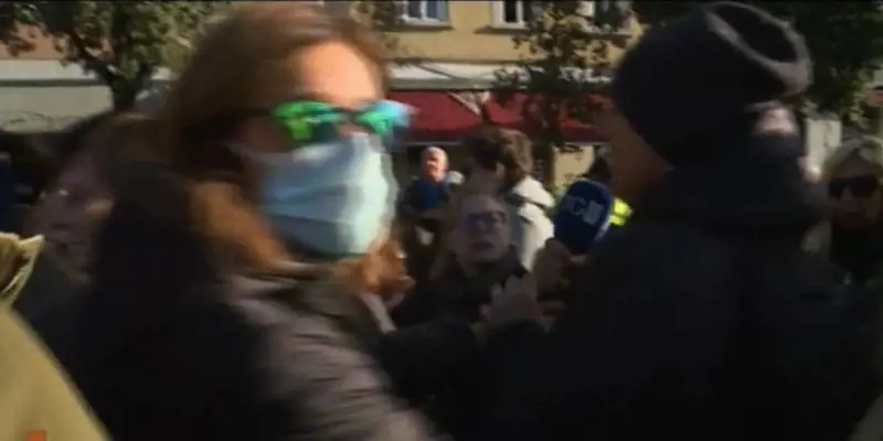Giù le mani dai giornalisti, i rischi della piazza no pass