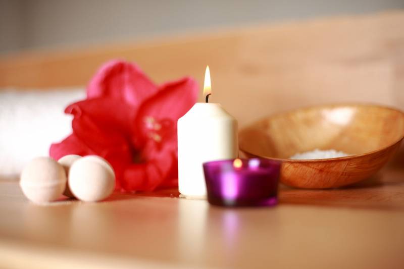 Candele, fiori e aromi nelle saune