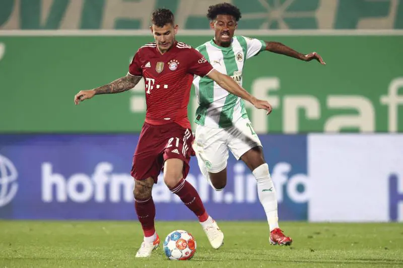 Calciatore del Bayern in galera, il vomito di balena e Meloni: quindi, oggi...