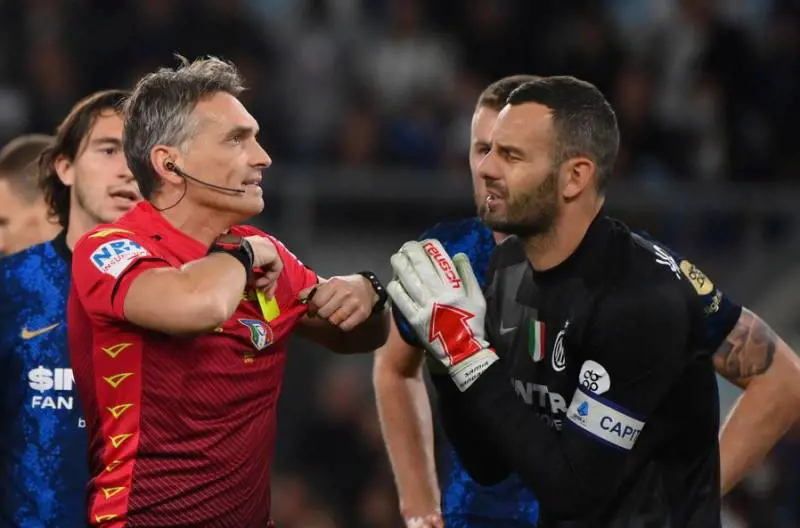 La frase di Handanovic che gela Sarri: "Perché non hai fatto come lui...?"