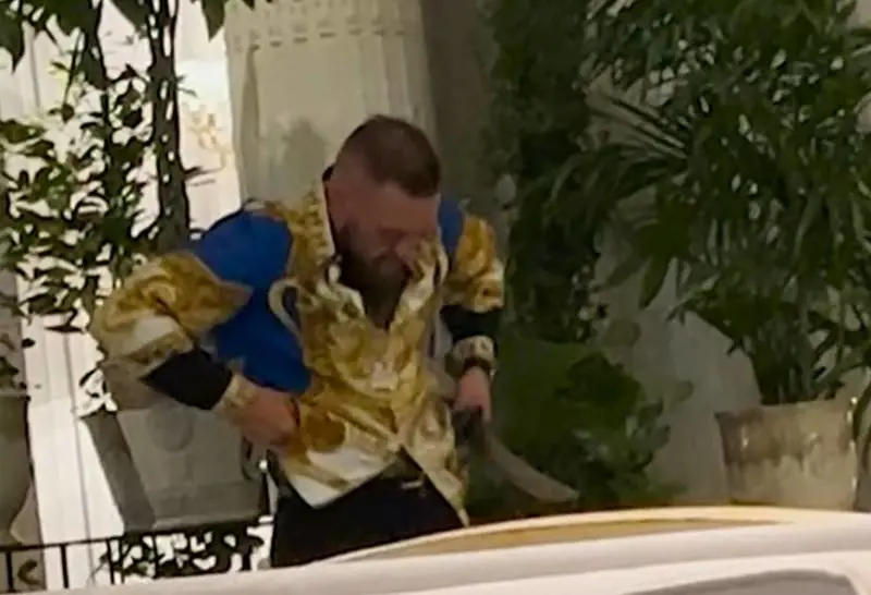 "Sciabole sotto la camicia": la scoperta choc su McGregor