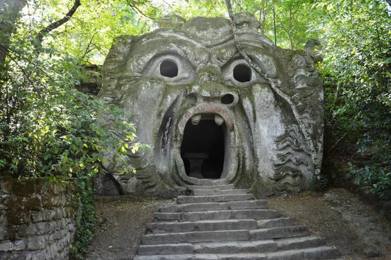 Bomarzo, nel Parco dei Mostri tra indovinelli impossibili