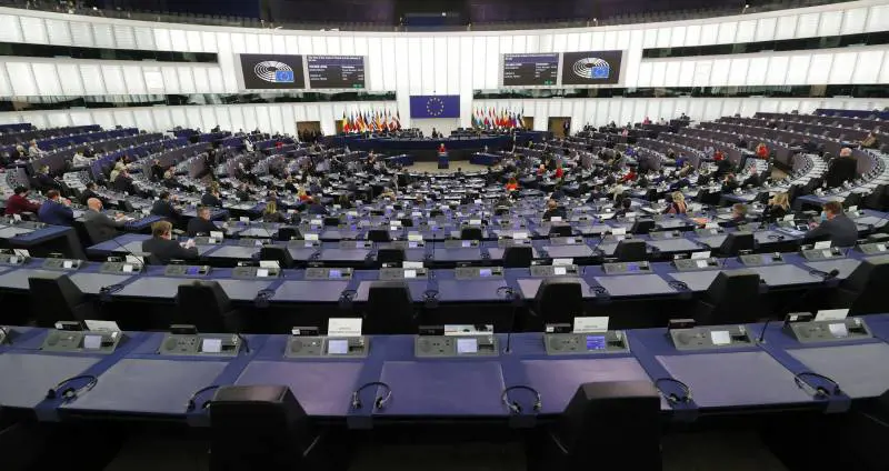 "Agiremo contro la Polonia". "Blocchiamo l'Ue": è scontro a Bruxelles