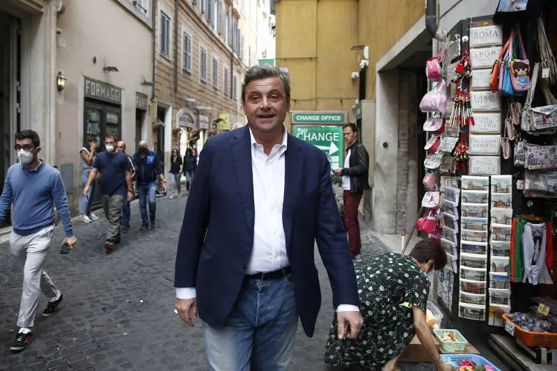 Da "straordinaria" a "chissenefrega": Calenda cambia idea sulla Leopolda