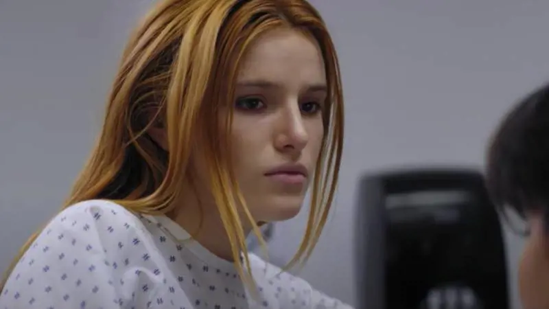 Il sole a mezzanotte: chi è Bella Thorne, passata dalla Disney ai film a luci rosse