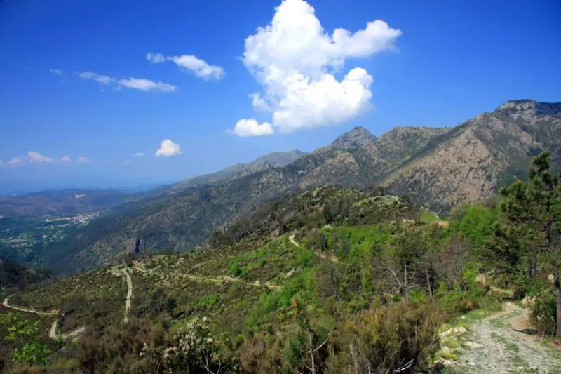 E in Liguria è scontro per il titanio nel parco
