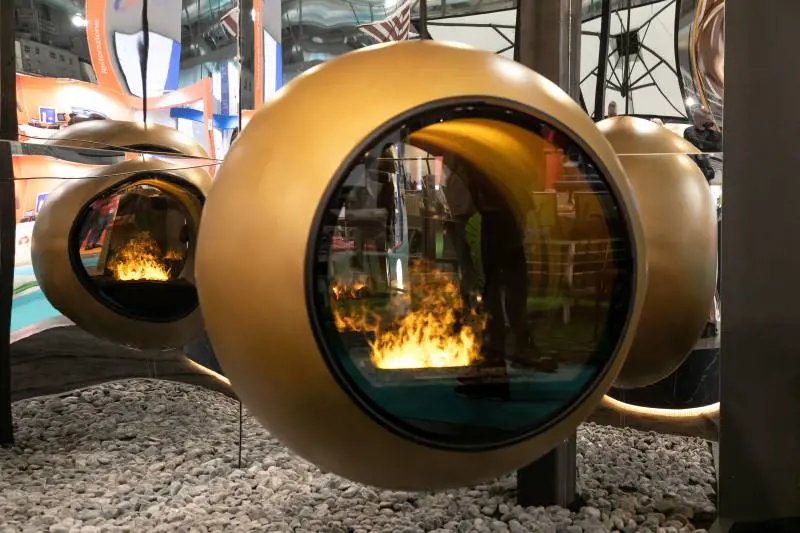 The Flame, eleganti caminetti sospesi