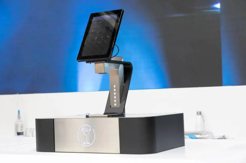 Opera Director, macchina per il caffè con schermo panoramico