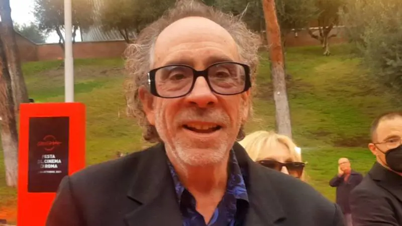 Tim Burton fa 65 anni. Big Fish, Edward mani di forbice, Batman: i film del regista da vedere assolutamente