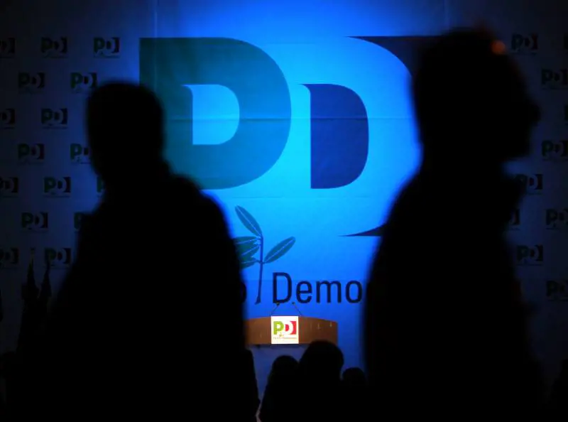 Insulti, pianti e caccia al traditore: è psicodramma Pd