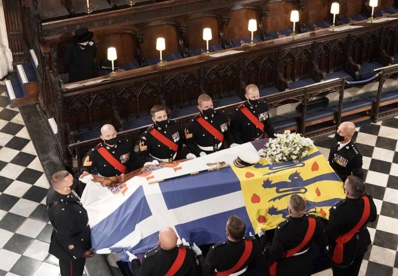 regina Elisabetta funerale Filippo