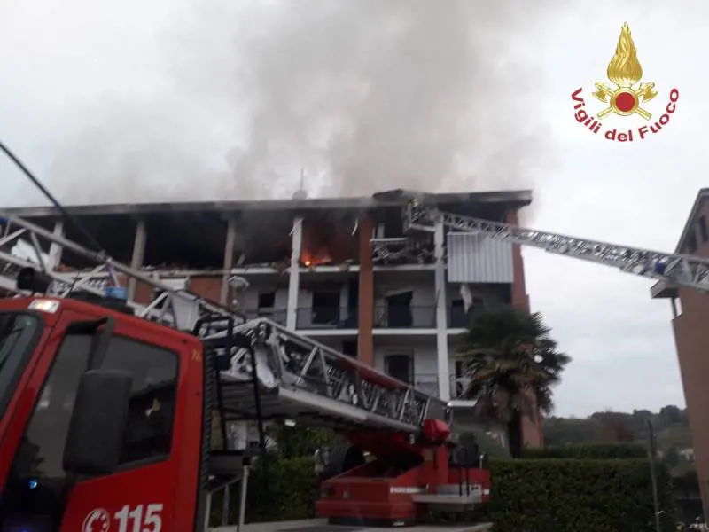 Incendio e crollo di una palazzina a Pinerolo. Una vittima