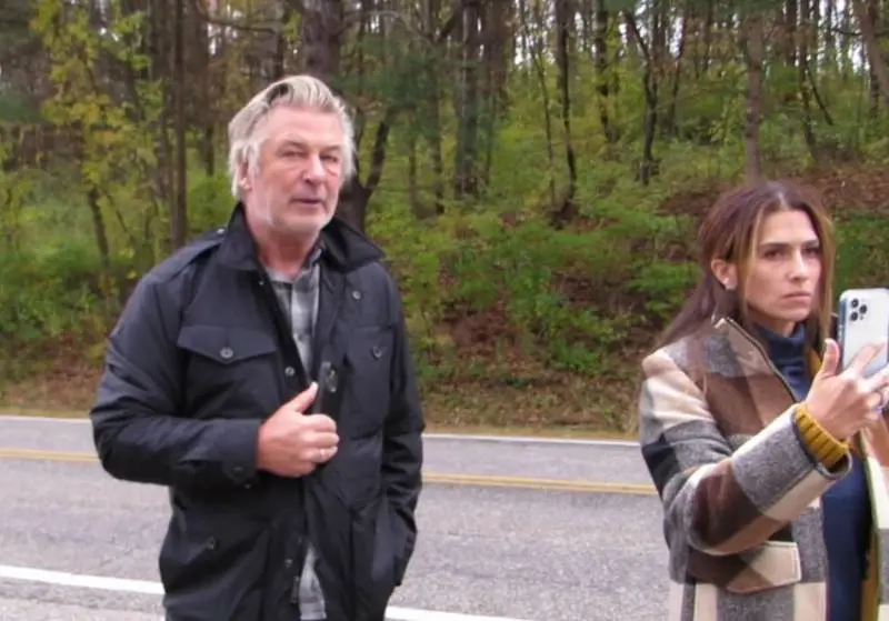 Ora l'Fbi smentisce Alec Baldwin: "Ha premuto il grilletto e sparato"