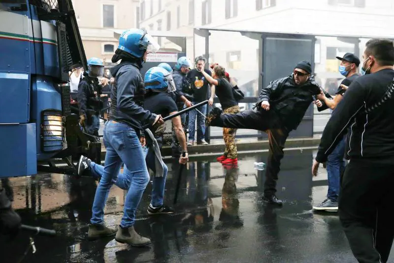 Ecco tutte le follie dei No pass