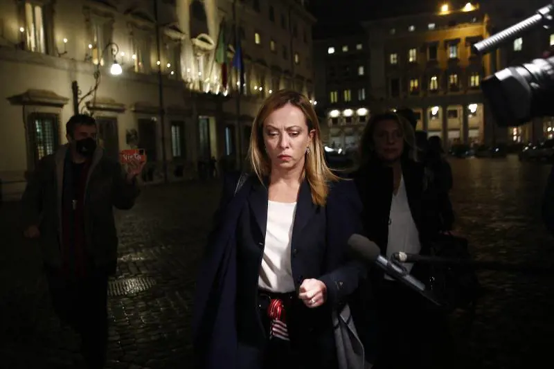 "Lasciate fuori mia madre". La Meloni zittisce la Lucarelli