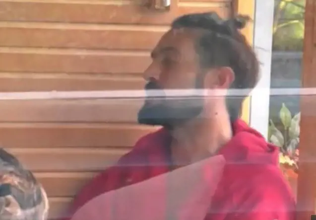 "Che ca... stai dicendo?". Alex Belli di nuovo nella bufera per la frase choc