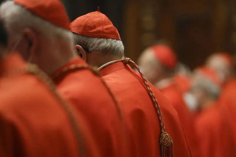 I 135 entreranno tutti cardinali. Soltanto uno uscirà Pontefice