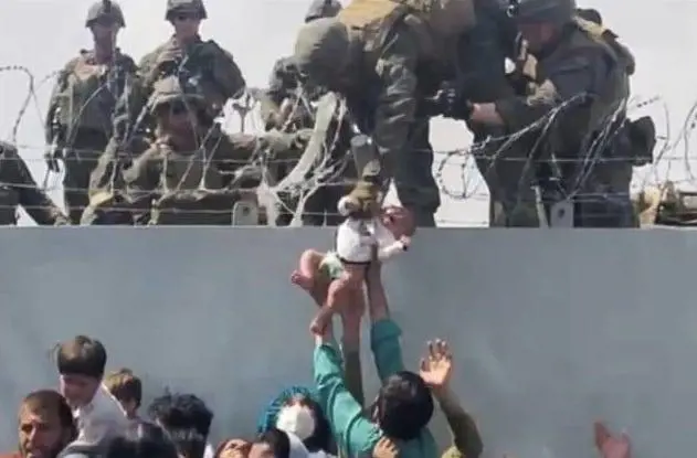 Kabul, sparito uno dei bimbi "affidati" ai soldati Usa