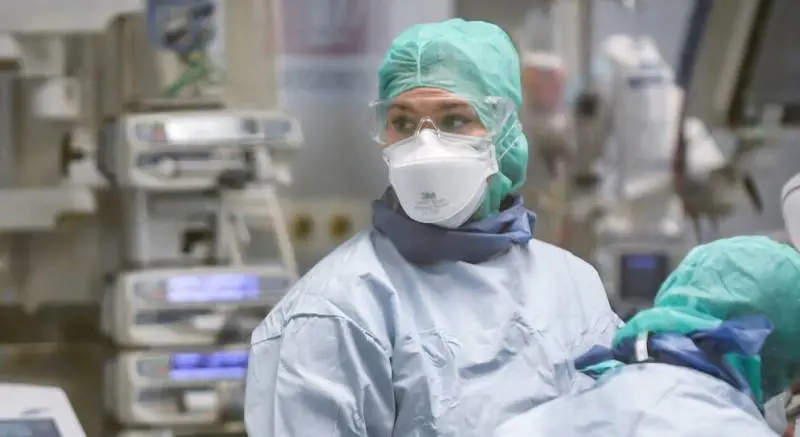 Dopo le "mancette" di Conte, il governo ora premia davvero medici e infermieri