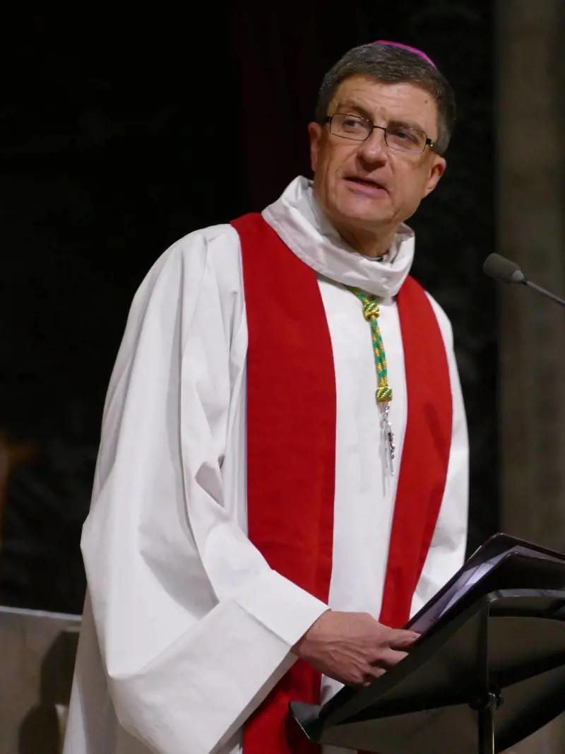 Preti pedofili, la chiesa vende i palazzi