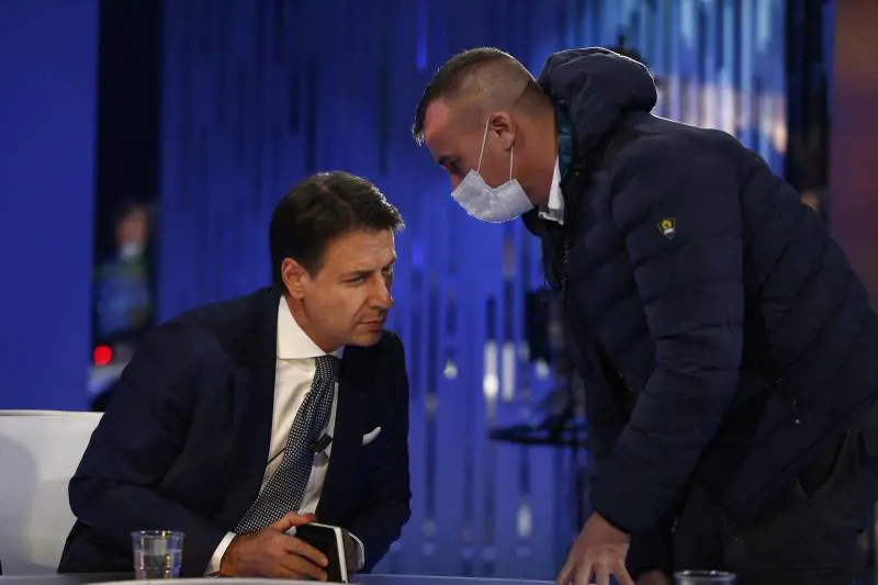 È lite Spadafora-Casalino: "Basta con queste telefonate..."