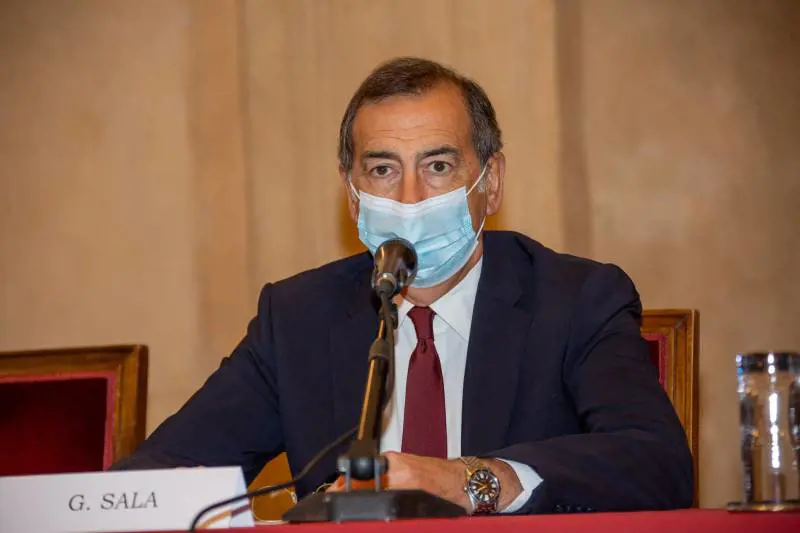 Sala fa lo scaricabarile. E chiede a Lamorgese di inviargli più agenti
