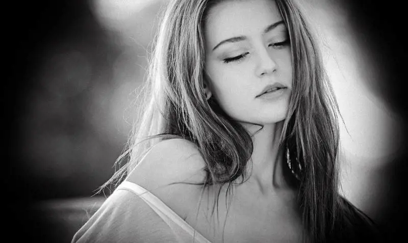 Capelli bianchi, come prevenirli e coprirli naturalmente
