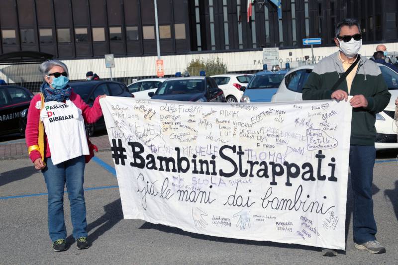 Caso Bibbiano, crollano quasi tutte le accuse: assolti 11 imputati su 14