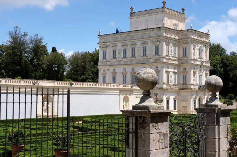 Ossa umane trovate a Villa Pamphili