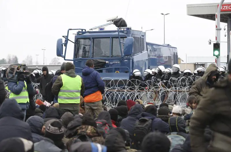 La Polonia ha dato il via libera al muro lungo il confine bielorusso