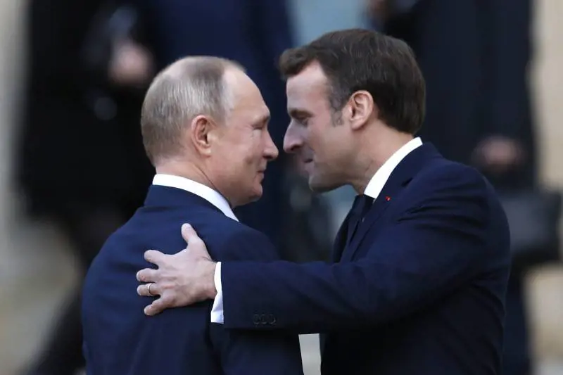 La telefonata di due ore tra Putin e Macron: cosa cambia adesso e cosa si sono detti