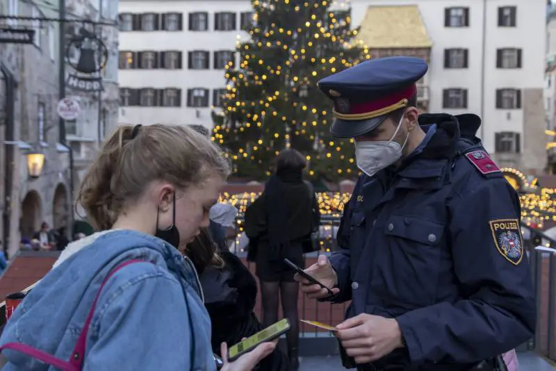 In Belgio torna il telelavoro. E l'Irlanda chiude i pub